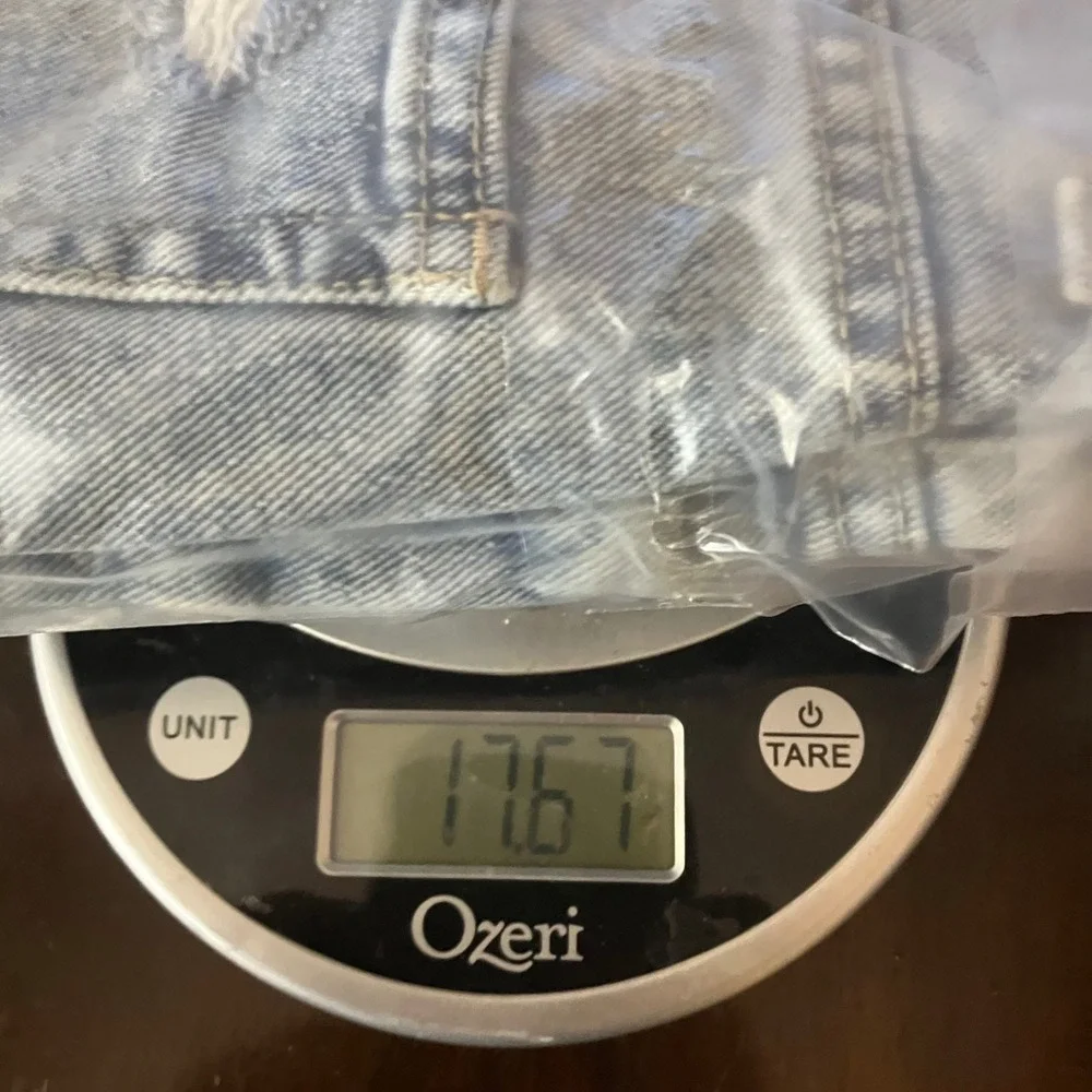Refuge Denim High Rise Mom Jeans Size 7 Light Wash Ripped Distressed 56-406 MED